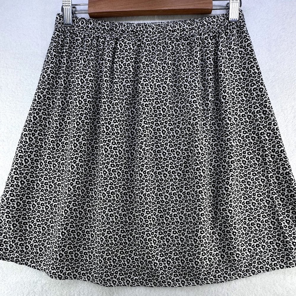 Divided H&M Floral circle skirt White with black flowers Size 10